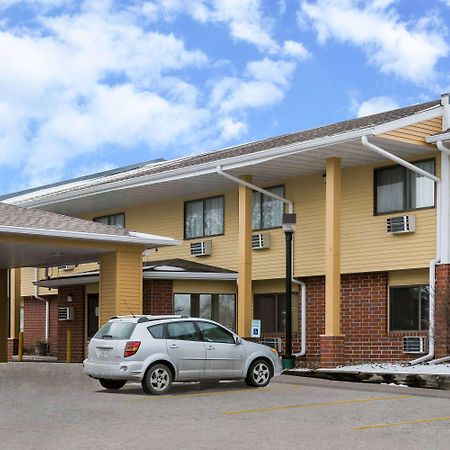 Super 8 By Wyndham Urbandale/Des Moines Area Motell Exteriör bild