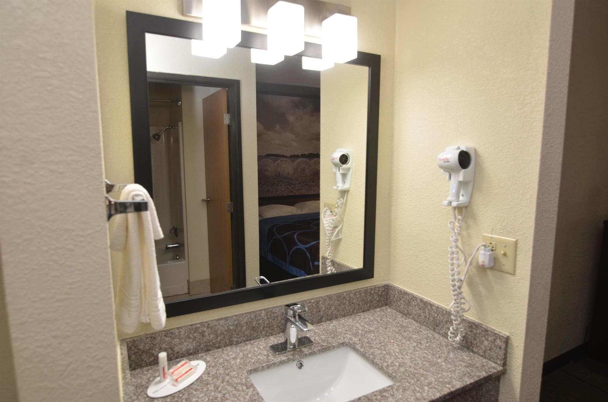 Super 8 By Wyndham Urbandale/Des Moines Area Motell Exteriör bild