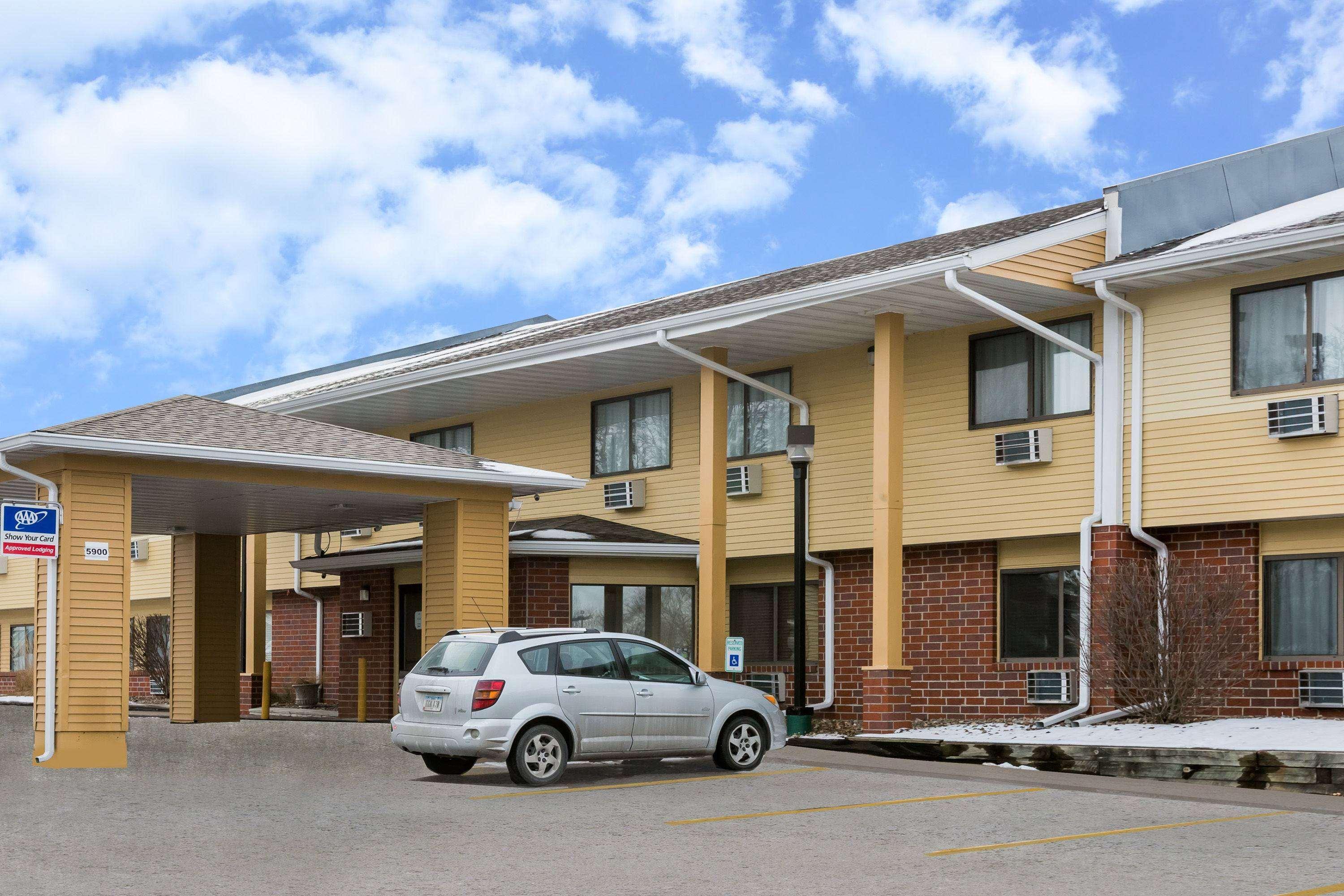 Super 8 By Wyndham Urbandale/Des Moines Area Motell Exteriör bild